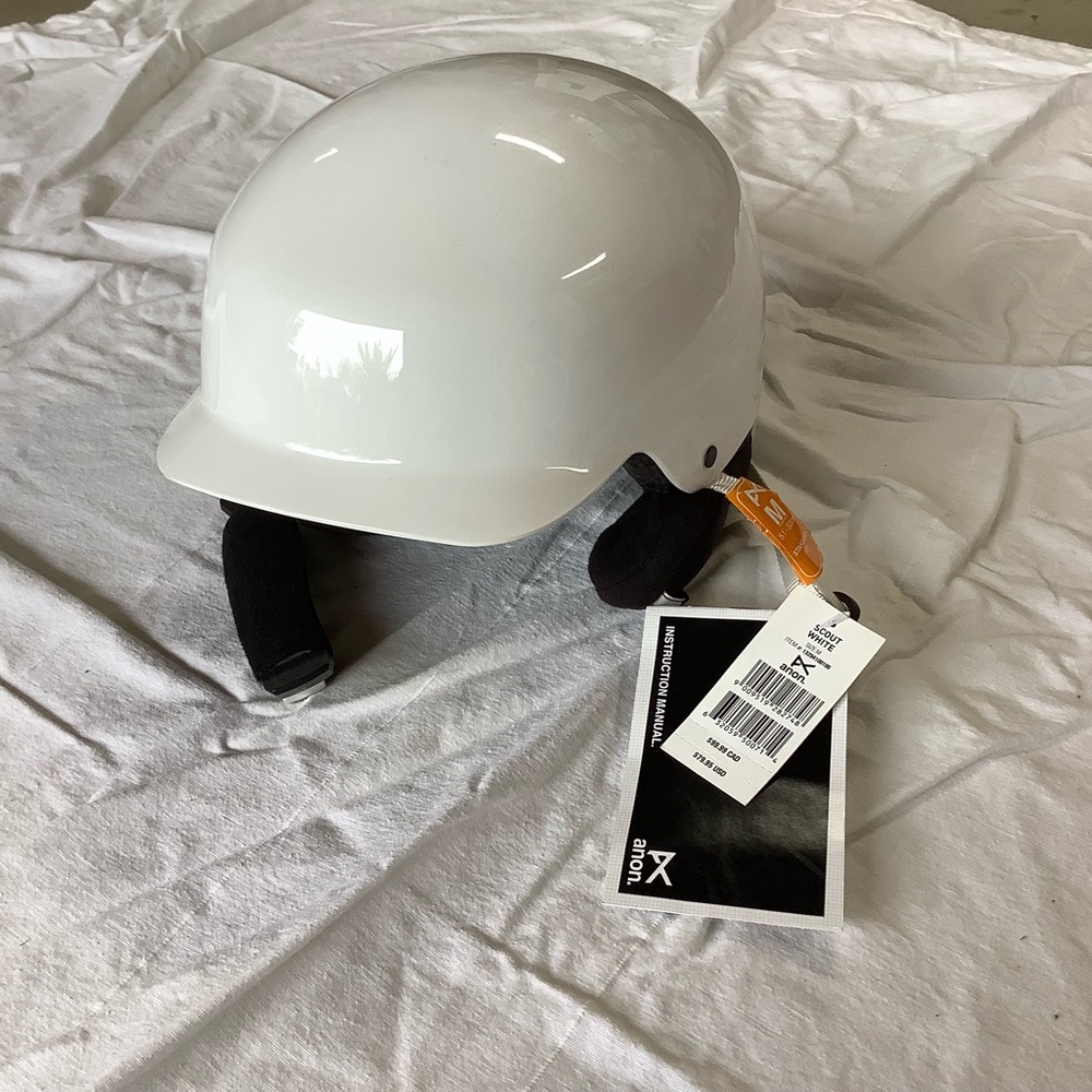 Anon kids Helmet for snowboarding.